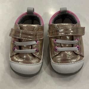 EUC See Kai Run Rose Shimmer Stevie II Sneaker - Size 3.5